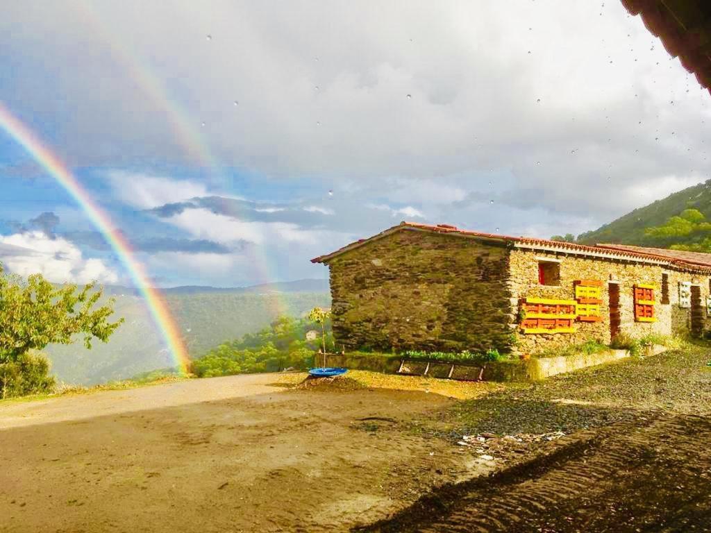 Mosteirinho Negreda Bagian luar foto