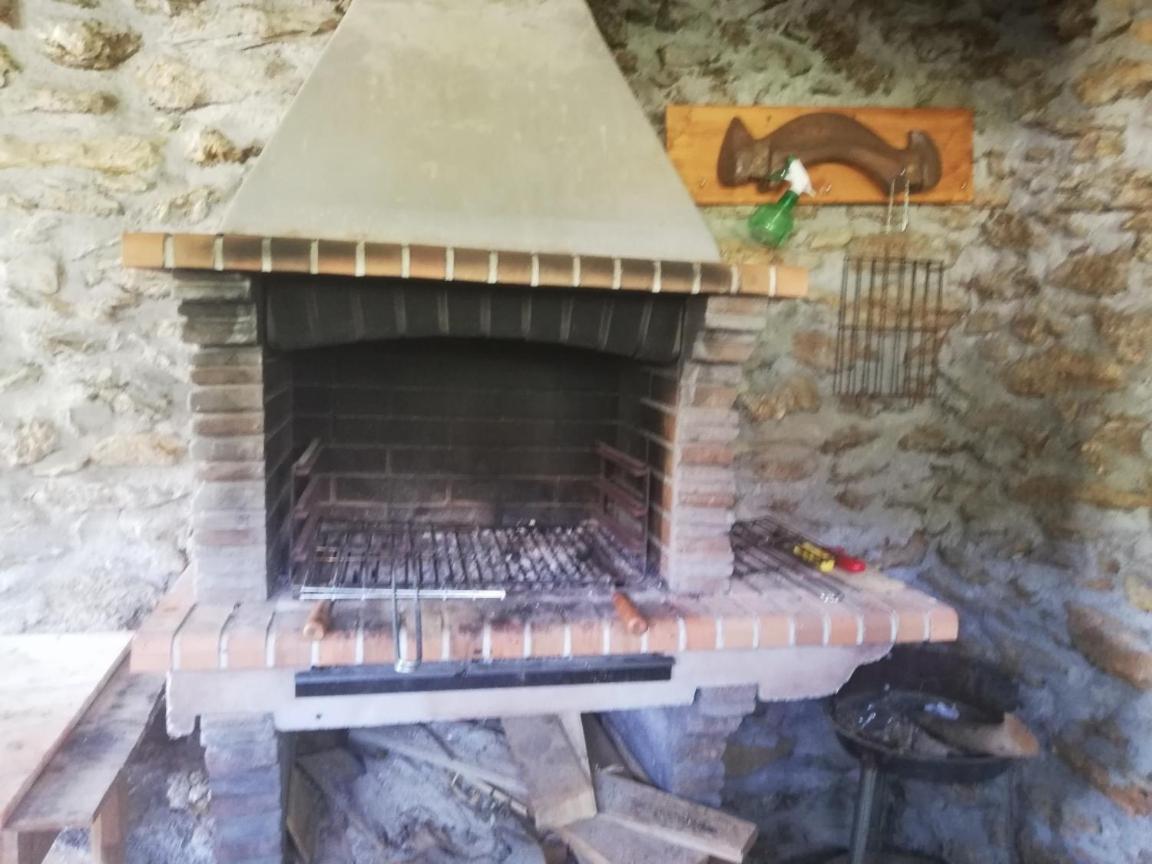 Mosteirinho Negreda Bagian luar foto