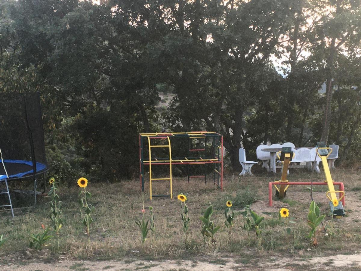 Mosteirinho Negreda Bagian luar foto