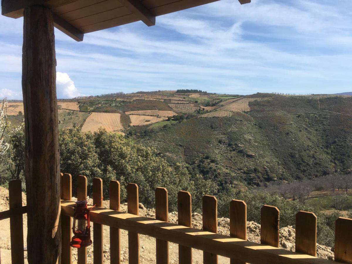 Mosteirinho Negreda Bagian luar foto