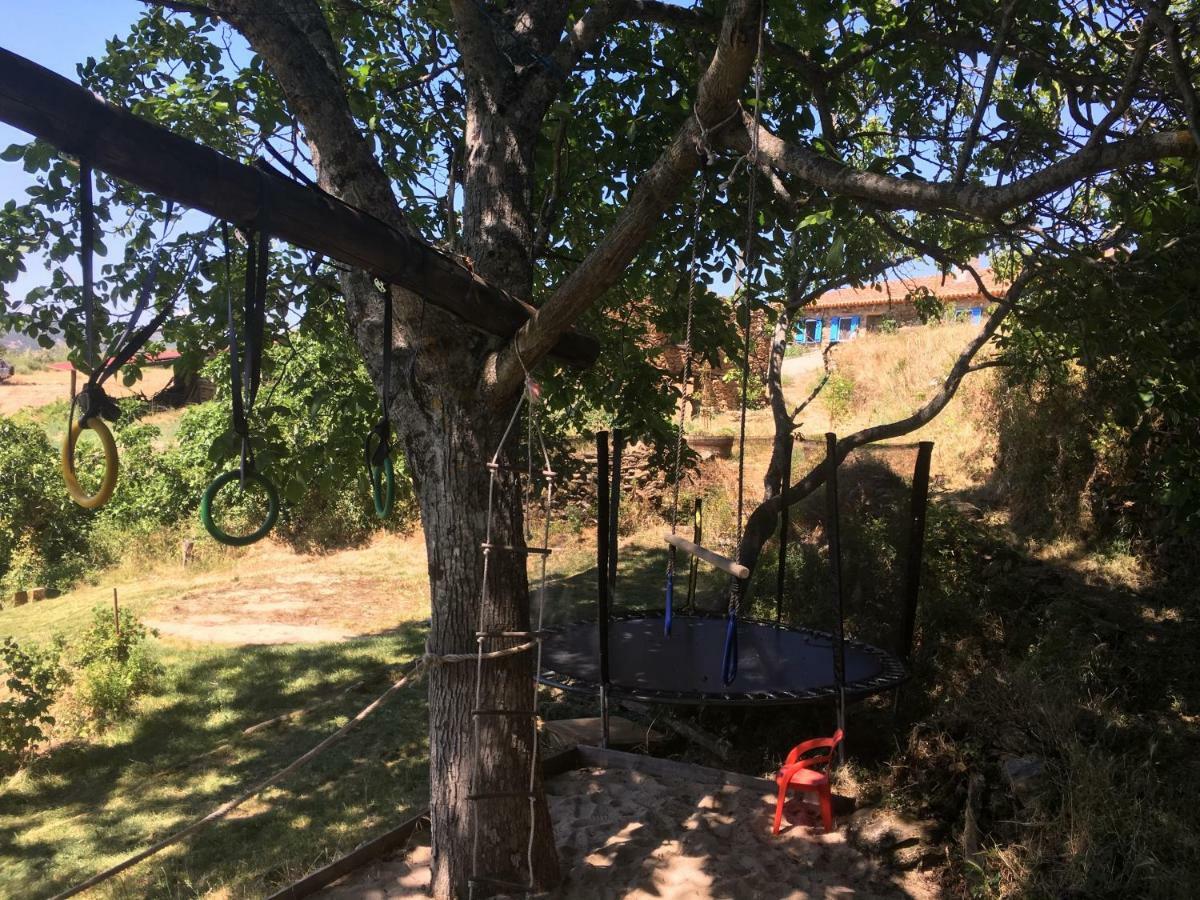 Mosteirinho Negreda Bagian luar foto